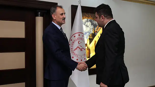 Ağrı Valisi tek, tek bayramlaştı