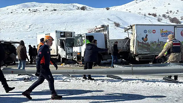 Ağrı–Van karayolunda zincirleme kaza: 5 yaralı