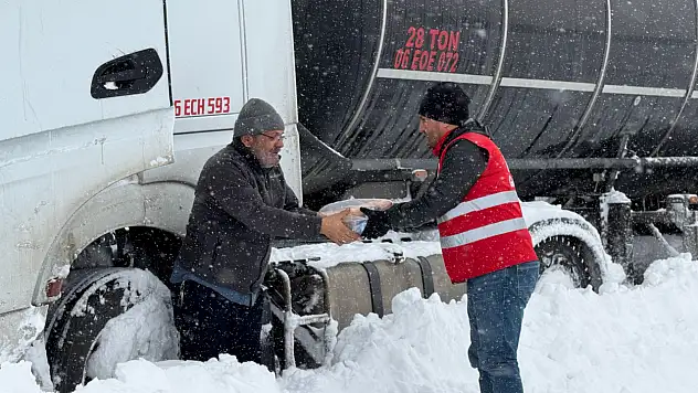 Ağrı-Van yolu ağır taşıt trafiğine kapatıldı