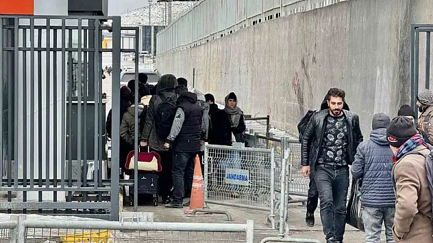 Ağrı'ya gelen İranlılar: 'Sorun savaş değil,ekonomi'