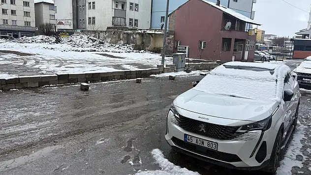 Ağrı'ya Nisan ayında kar sürprizi