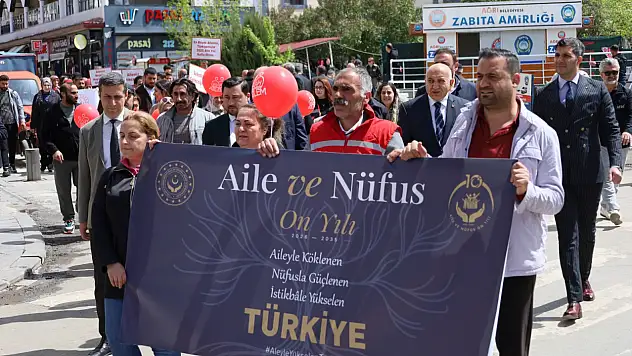 Ağrı'da 'Aile ve Nüfus On Yılı' kapsamında yürüyüş yapıldı
