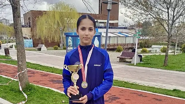 Ağrılı atlet Eda Akdeniz Türkiye şampiyonu oldu
