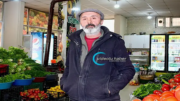 Ağrılı esnaf askıda sebze meyve geleneğiyle ihtiyaç sahiplerine umut oluyor