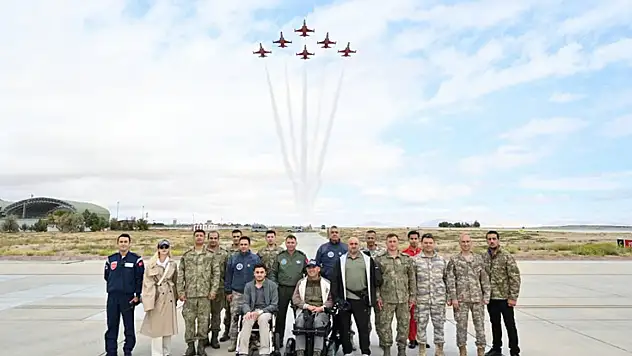 Ağrılı Gazi Bayhan, Türk yıldızlarıyla yeniden buluştu