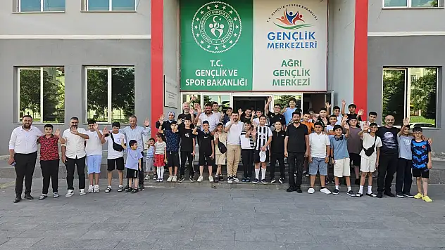Ağrılı gençler Mersin kampı için yola çıktı