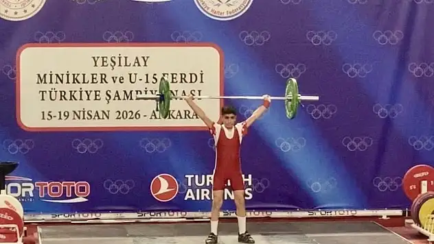 Ağrılı halterci Osman Oğur Türkiye şampiyonu oldu