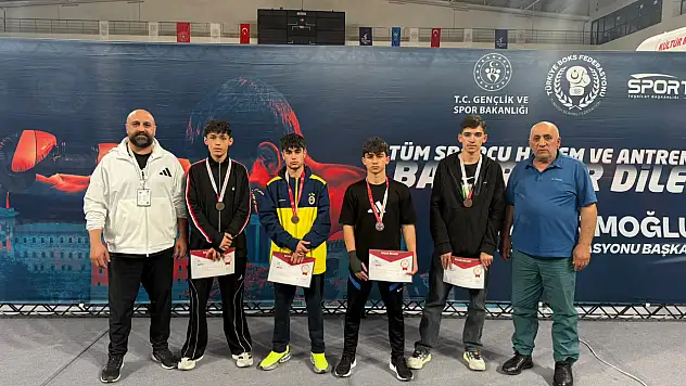 Ağrılı öğrenciler Türkiye üçüncüsü oldu