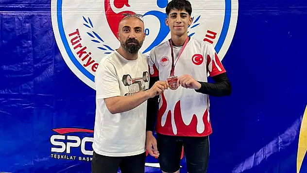 Ağrılı sporcu Bedirhan Aktaş Türkiye üçüncüsü oldu