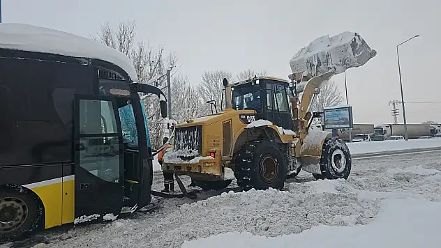Ağrıspor takım otobüsü yolda mahsur kaldı