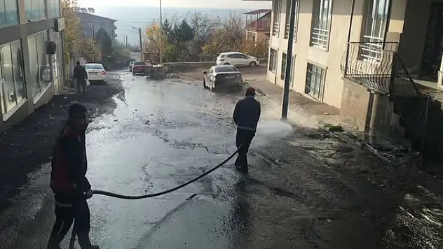 Ahlat Belediyesi'nden İlçe Genelinde Kapsamlı Cadde ve Sokak Temizliği