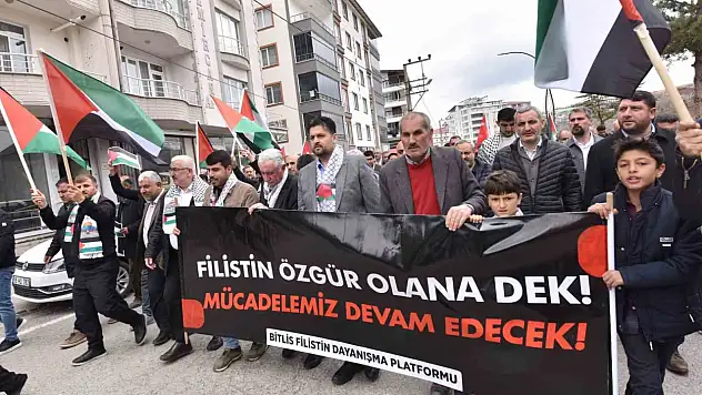 Ahlat'ta Gazze Saldırılarına Karşı Protesto Yürüyüşü Düzenlendi