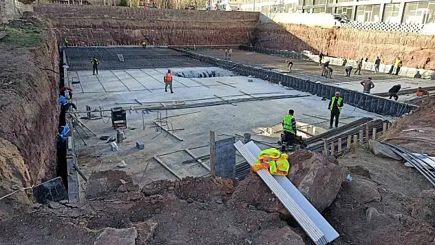 Ahlat'ta inşaat sezonu baharla birlikte canlandı
