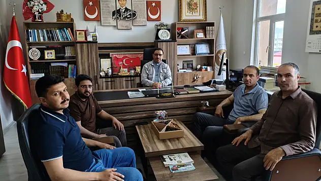 Ahmed-i Hani Vakfı'ndan İlçe Müftüsü İsa Demirkaynak'a hac dönüşü ziyareti