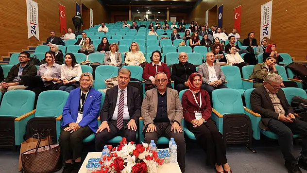 AİÇÜ'de 24. Kromatografi Kongresi'nde bilimsel sunumlar devam ediyor