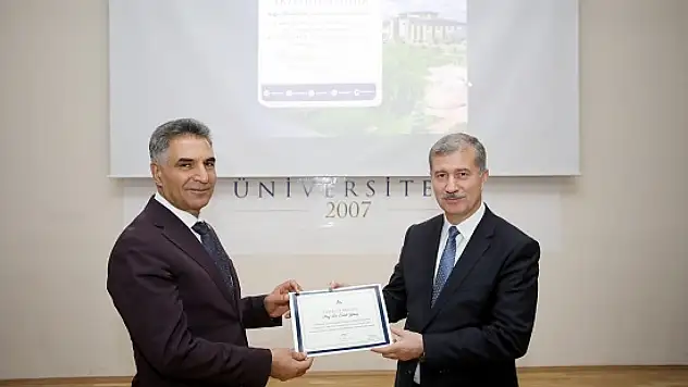 AİÇÜ'de akreditasyon sürecinde emeği olanlara teşekkür belgesi