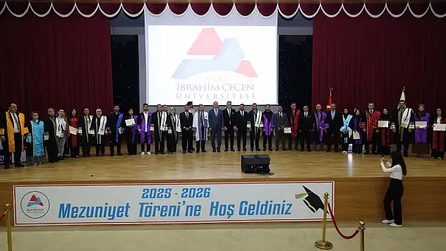 AİÇÜ'de mezuniyet coşkusu