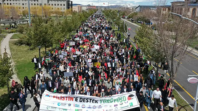 AİÇÜ'de 'Filistin'e destek yürüyüşü' düzenlendi
