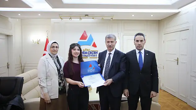 AİÇÜ'de genç araştırmacıların başarısı ödüllendirildi