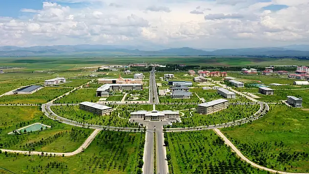 AİÇÜ'de göz hastalıklarında uzmanlık eğitimi başlıyor