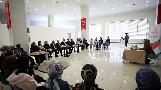 AİÇÜ'de iklim değişikliği Bilim Kafe'de ele alındı