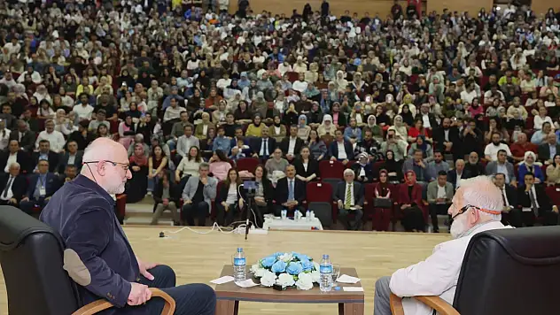 AİÇÜ'de ilim, düşünce ve insan üzerine anlamlı buluşma