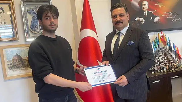 AİÇÜ'de öğrenci projesine anlamlı ödül ve teşekkür