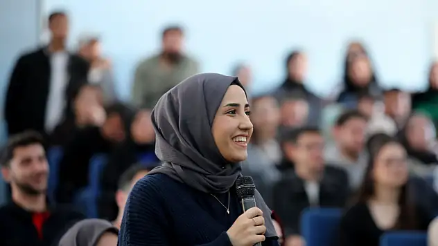 AİÇÜ'de öğrenciler söz aldı Rektör Gülçin dinledi