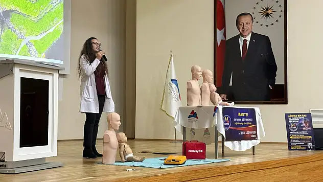 AİÇÜ'de öğrencilere ve personele uygulamalı 'Temel İlk Yardım Eğitimi'