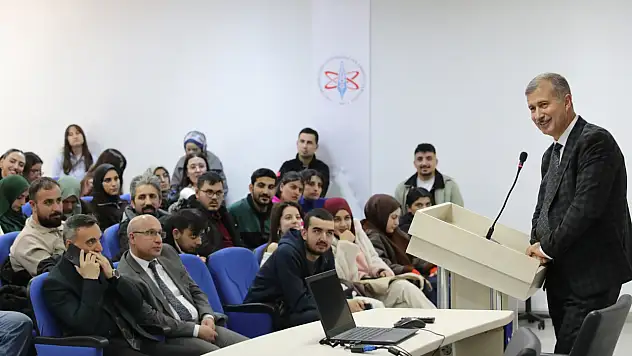 AİÇÜ'de Rektör–öğrenci buluşmaları devam ediyor