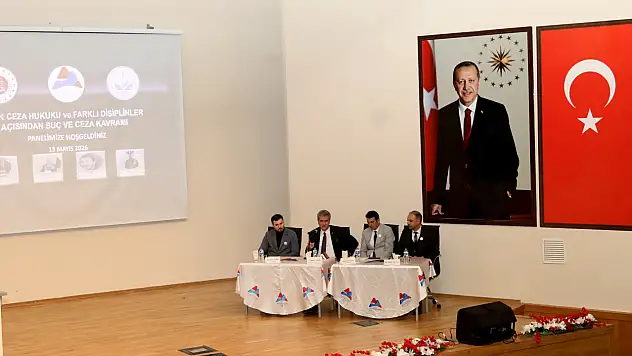 AİÇÜ'de 'Suç ve Ceza' paneli düzenlendi