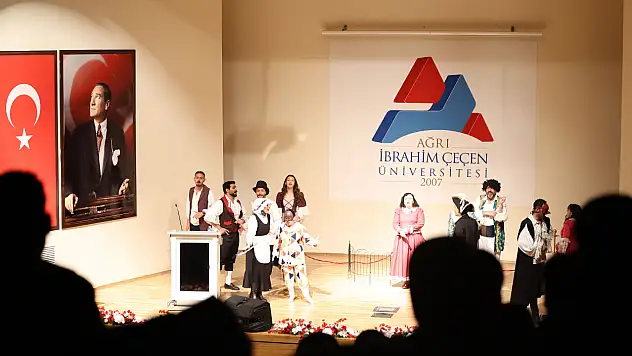 AİÇÜ'de 'Yalancı' oyunu sanatseverlerden büyük beğeni topladı