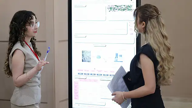 AİÇÜ Eczacılık Fakültesi'nde bilim şöleni