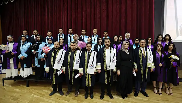 AİÇÜ Fen Edebiyat Fakültesi'nde mezuniyet coşkusu yaşandı