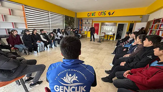 AİÇÜ Genç Ofis kapılarını liseli gençlere açtı