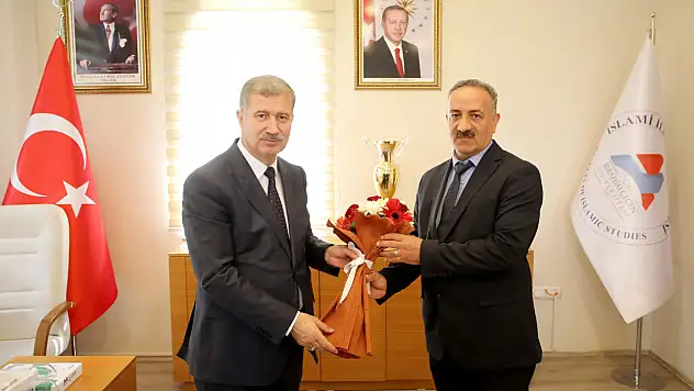 AİÇÜ İslami İlimler Fakültesi'nde görev değişimi