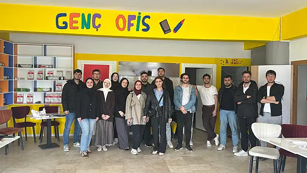 AİÇÜ'lü öğrenci kulüpleri Genç Ofis'te bir araya geldi