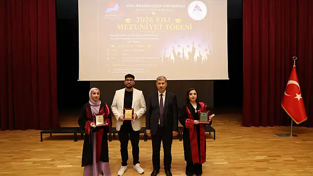 AİÇÜ Meslek Yüksekokulu öğrencileri mezuniyet sevinci yaşadı
