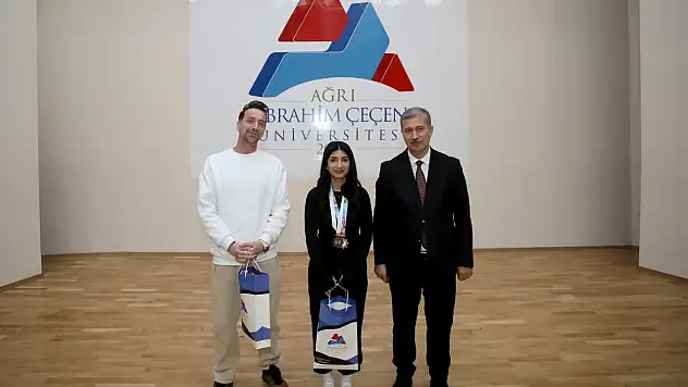 AİÇÜ'nün gururu olan sporcular ödüllendirildi