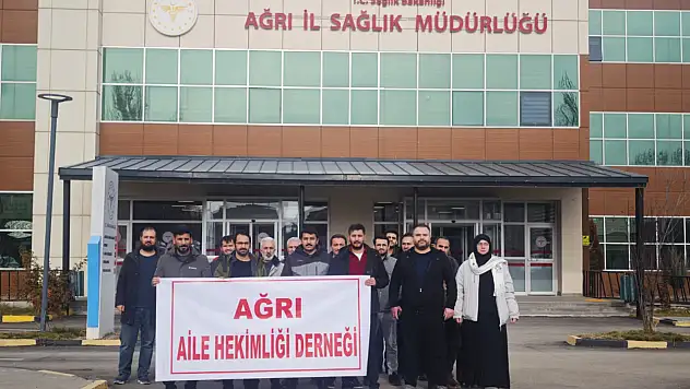 Aile hekimlerinden Ağrı'da ortak ses: 'Bırakın hekimlik yapalım'