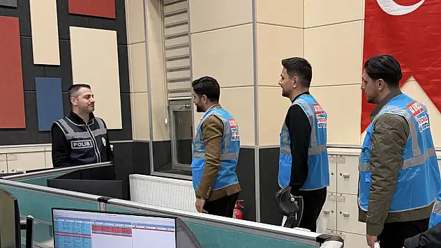 AK Gençlik'ten 112 personeline sahur ziyareti