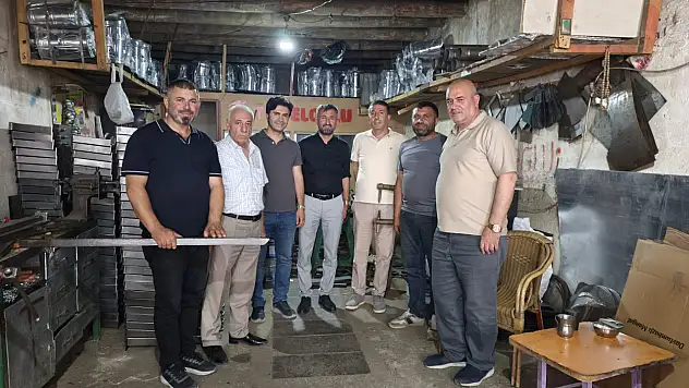 AK Parti Ağrı İl Başkanı İlhami Yıldız Eskivan Caddesi esnafını ziyaret etti