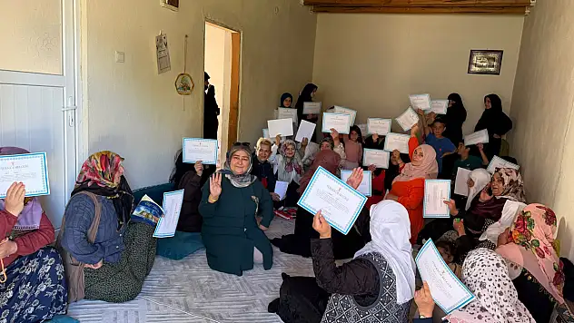 AK Parti Ağrı Kadın Kolları 100. Yıl Mahallesi'nde kadınlarla buluştu