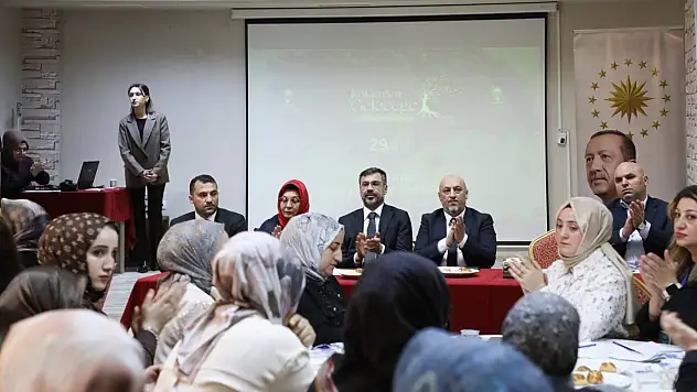 AK Parti Bitlis İl Kadın Kolları'ndan 'Köklerden Geleceğe' Çalıştayı