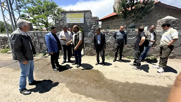 AK Parti Hamur İlçe Başkanı Reis Ülgay Sarıbuğday Köyü'nü ziyaret etti