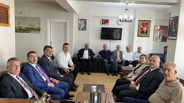 AK Parti Kars Teşkilatı, Kars Ticaret Borsası'nı Ziyaret Etti: İş Dünyasıyla İşbirliği Vurgusu Yapıldı