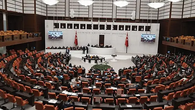 AK Parti, 'Nüfusu 5 bin ve üzerinde olan yerler belediye kurabilecek' olan yasayı Meclis Başkanlığı'na sundu