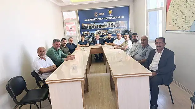 AK Parti Tutak İlçe Teşkilatı haftalık yönetim kurulu toplantısını gerçekleştirdi