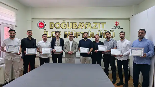 Akademi eğitimini tamamlayan aday din görevlilerine diplomaları verildi