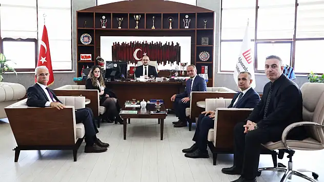 Akademik İş Birliği Görüşmesi: Doç. Dr. Erdoğan ve Öğr. Gör. Özyiğit'ten Rektör Alican'a Ziyaret